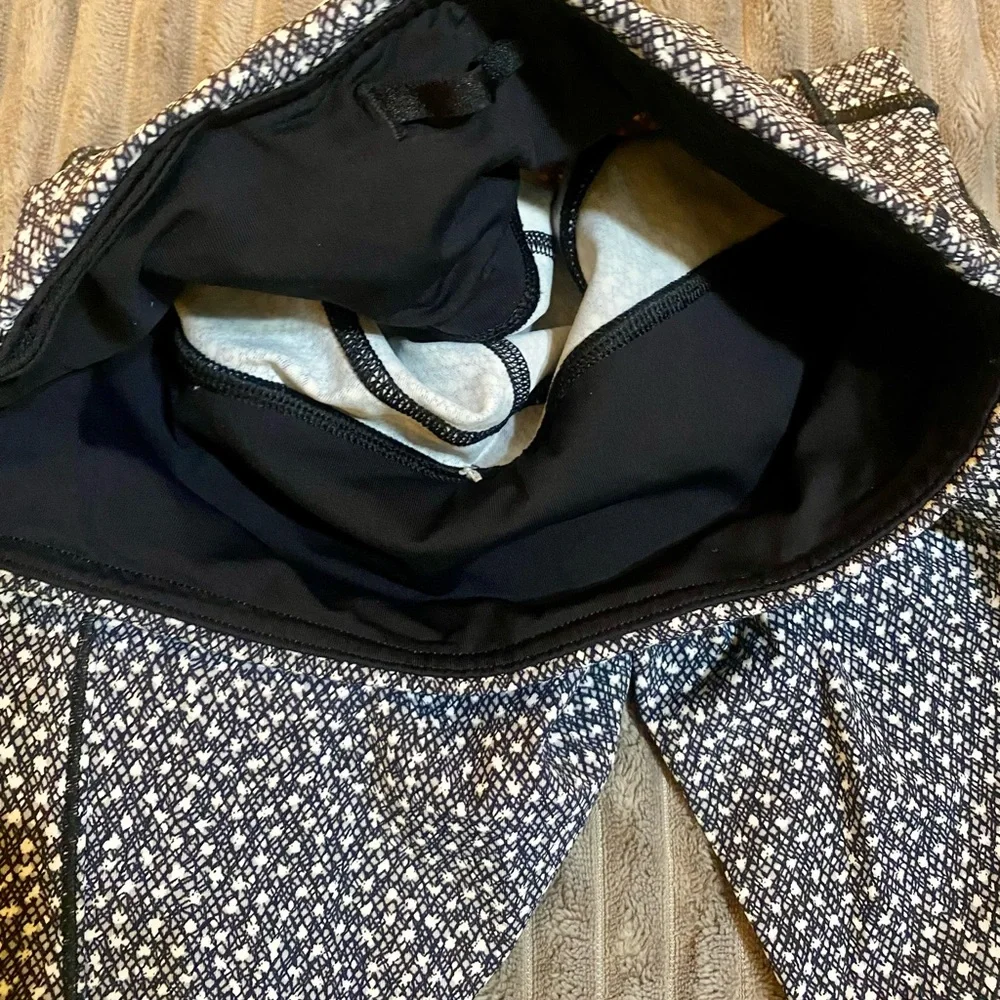 Lululemon Hit It Tight Athletic Women’s Black White Mesh Detail Sexy Pattern 2